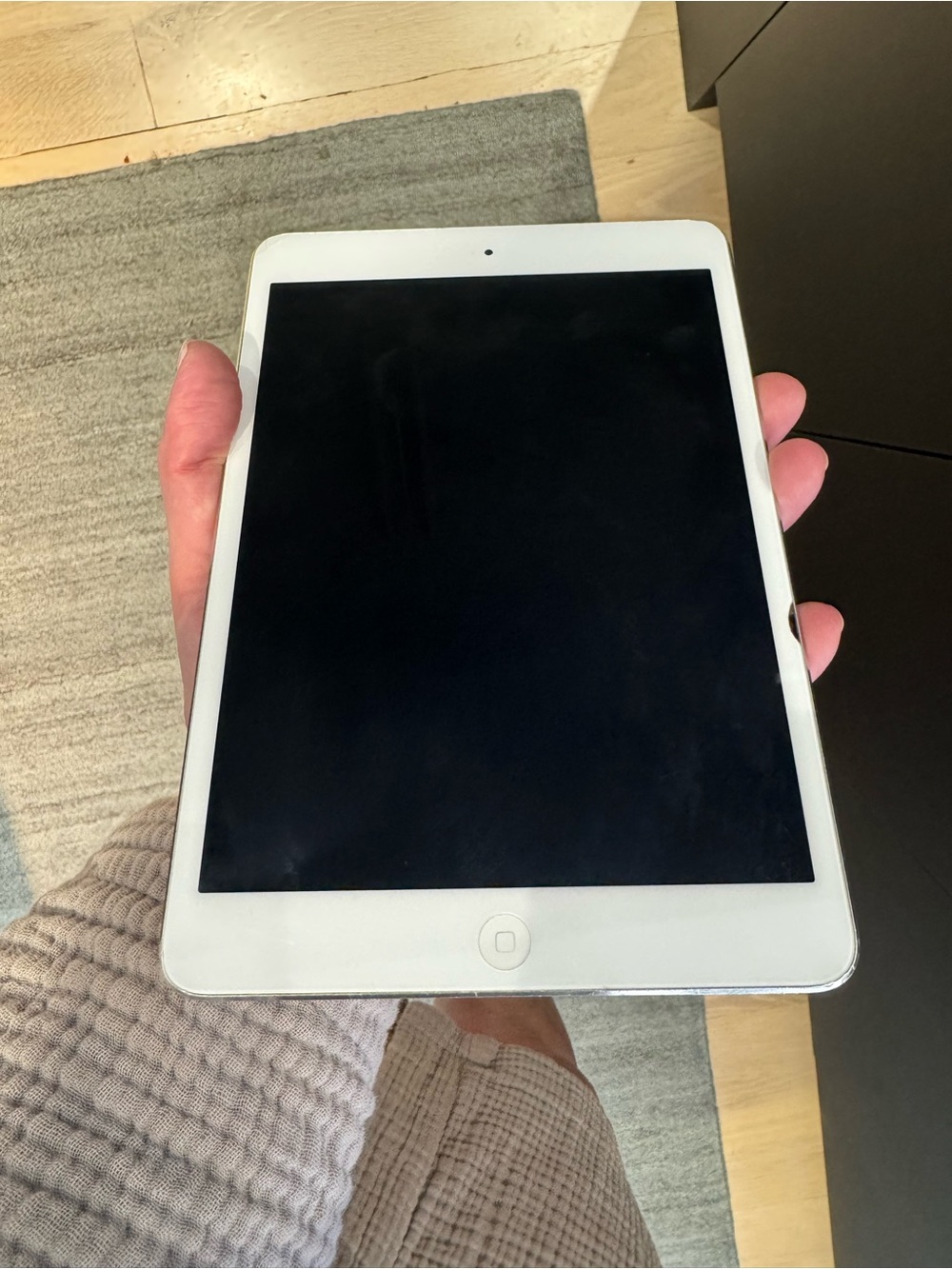 Apple iPad Mini White Front/Black Screen Tablet